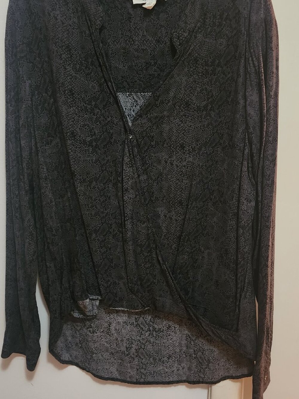 Splendid Women's Gray Long Sleeve Python Print Surplice Blouse Top Size S